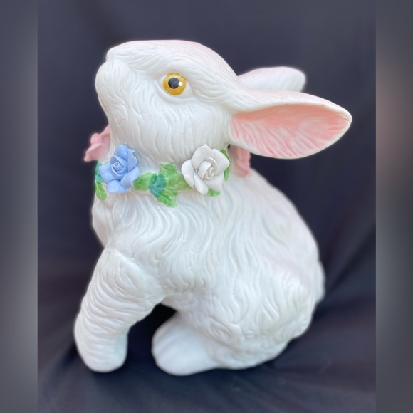 Bunny Rabbit Home Decor Figurine White Ceramic with Floral Necklace - Picture 13 of 13